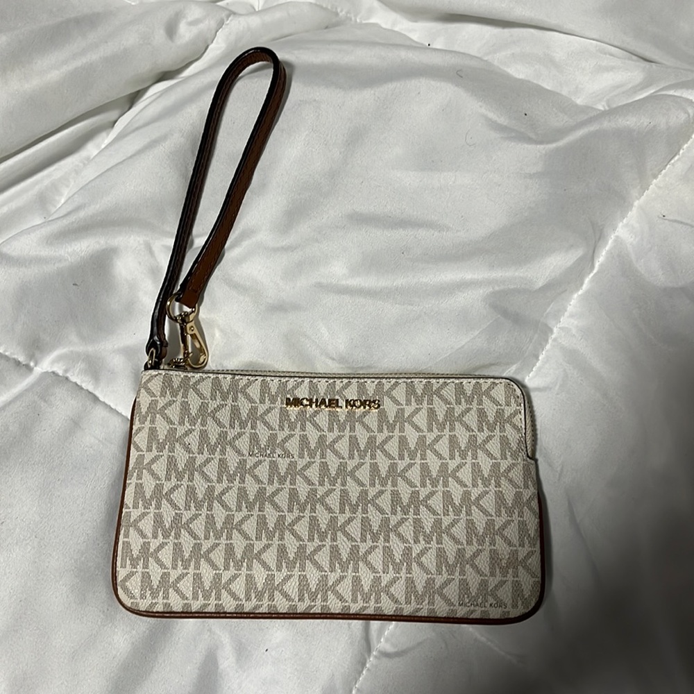 BN Michael Kors Wristlet